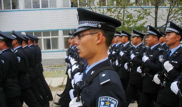 穿衣搭配|8月起，狱警开启招聘，薪资待遇好，看看你符合条件吗？