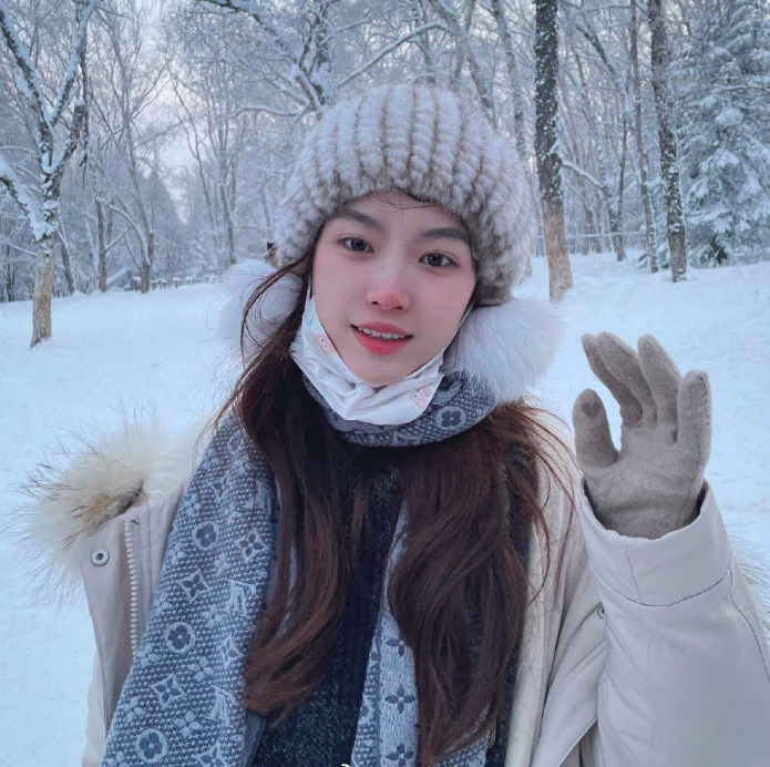 胡文婕|被王思聪夸后，半藏森林疯狂发美照，粉丝称赞：美的像精灵！