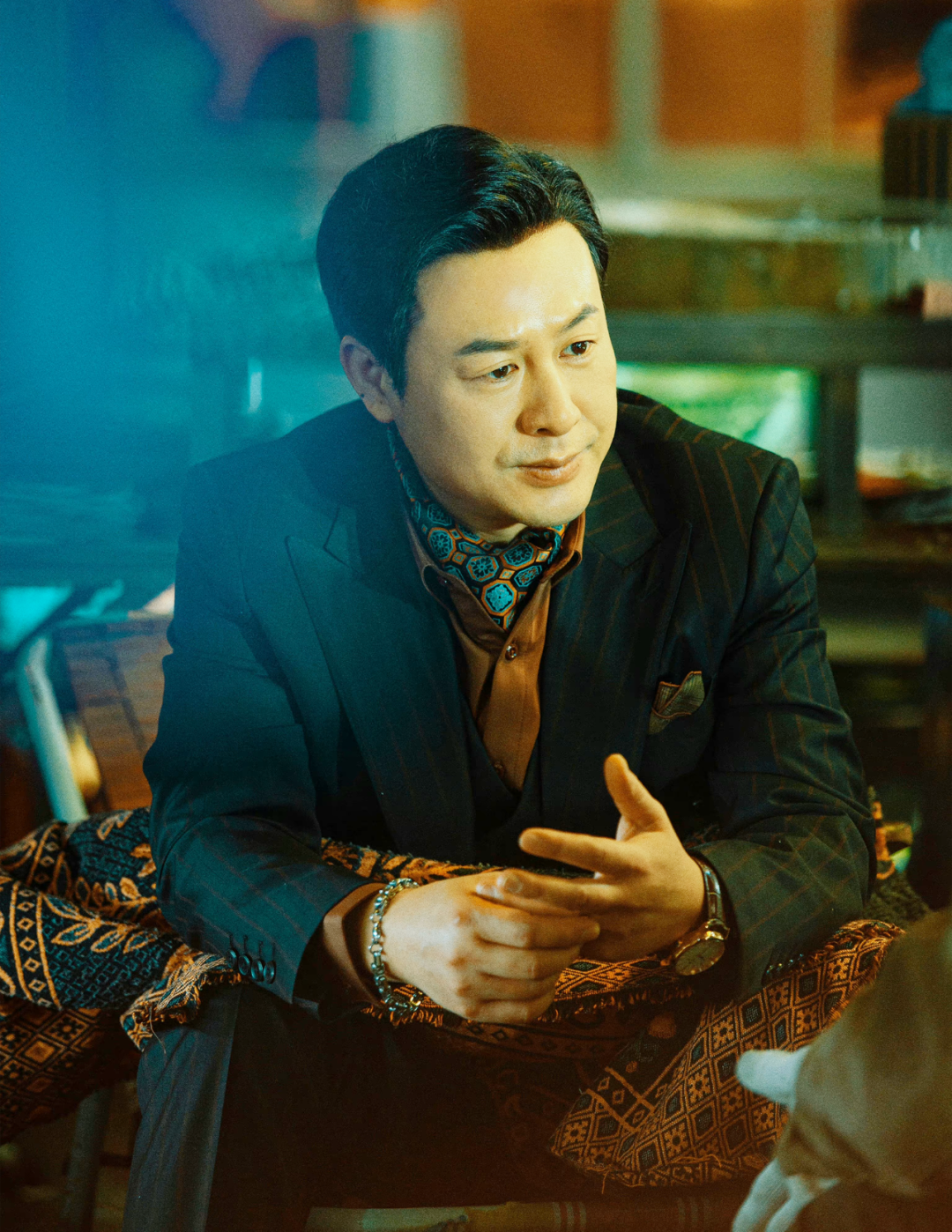 狂飙|超百万的铂金包、警察一身上十万,《狂飙》你是反黑剧么?