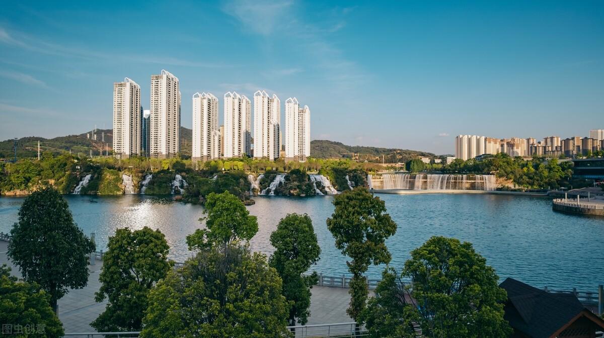 滕州|郭进拴|雨中游滇池