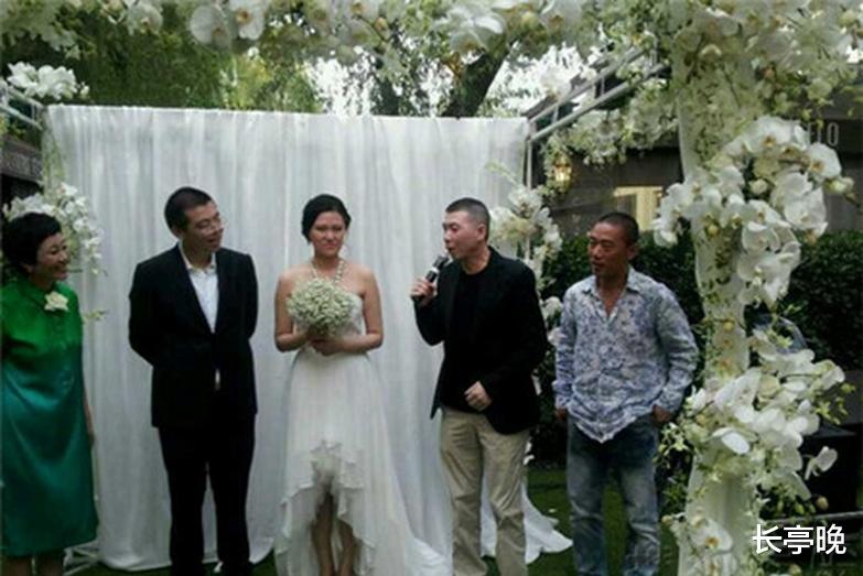 杨幂|情人上门逼走原配,王朔无脸出席女儿婚礼,直言一辈子没了家