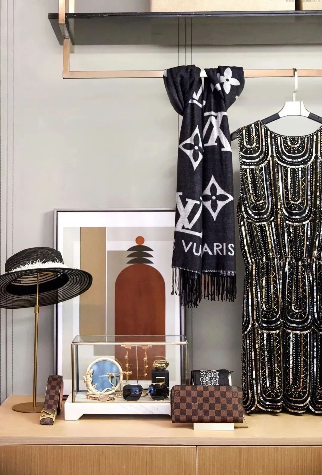 女业主家的113㎡轻奢风新房,仪式感满满,刚需户型也能装成豪宅气质!