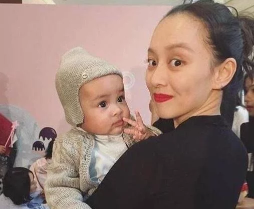 释小龙|“童年女神”叶彤：曾与释小龙合作拍戏，嫁给黑人后大变样