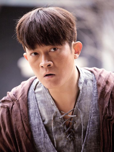 赵露思|明明长了一张相似的脸,一个帅一个“土”,颜值差距太大了