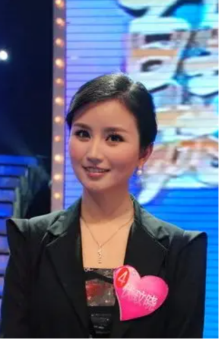 伏玟晓|知名女主持被曝离婚分亿万家产!被骂是离婚专业户,本尊出面辟谣