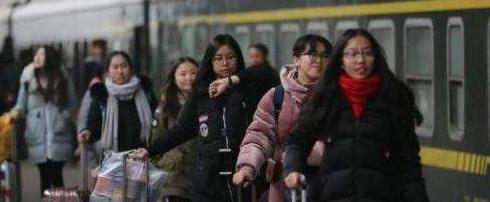 男神|大学生开学前后照片对比，男生瞬间变“男神”，女生如换了一个人