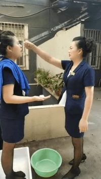 佘诗曼|佘诗曼晒家宴无比奢华烤乳猪特可爱