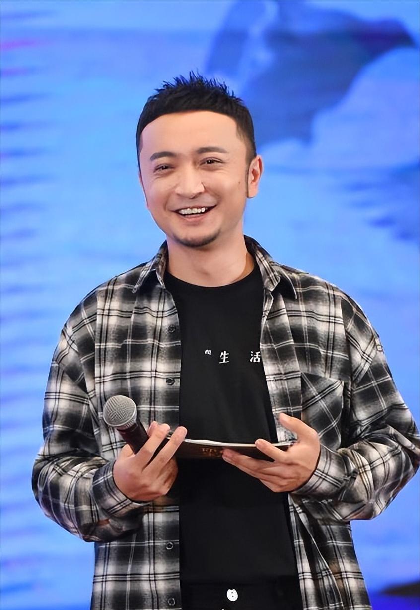 尼格买提|央视主持人尼格买提30岁结婚, 婚后9年无儿无女, 成父母最大遗憾