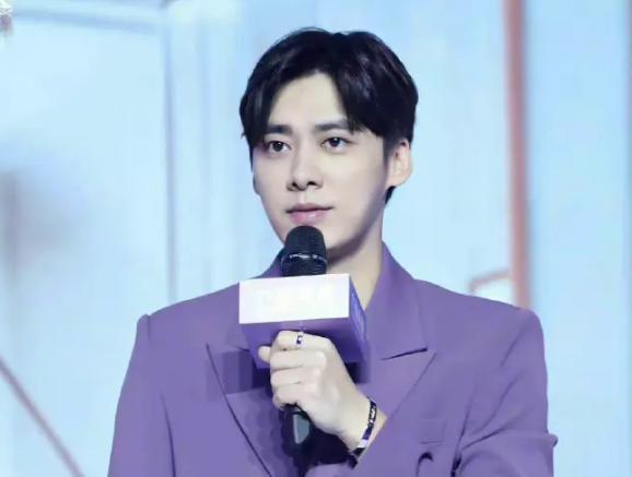 李易峰|李易峰前女友再爆料:对方给1500W封口费,陈伟霆、马苏是知情人