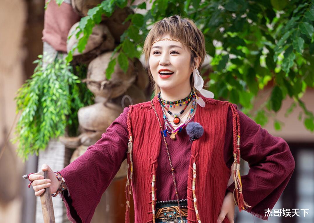 李沁|李沁，谢谢你让《麻花特开心》封神，也让观众看到了马丽的高情商