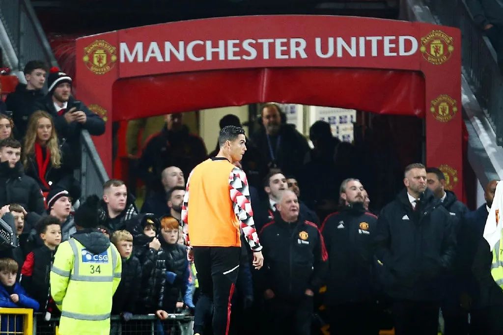 职业教育|争议巨大！C罗提前退场遭罚！