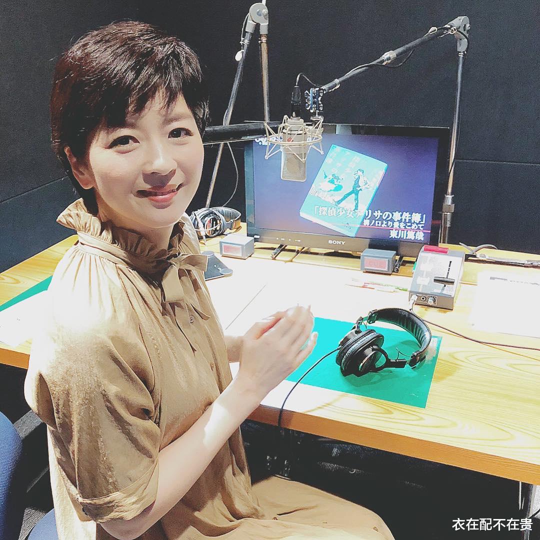 穿衣搭配|姐姐是中山美惠，21岁迷上李连杰，49岁仍单身，穿成中年女人模板