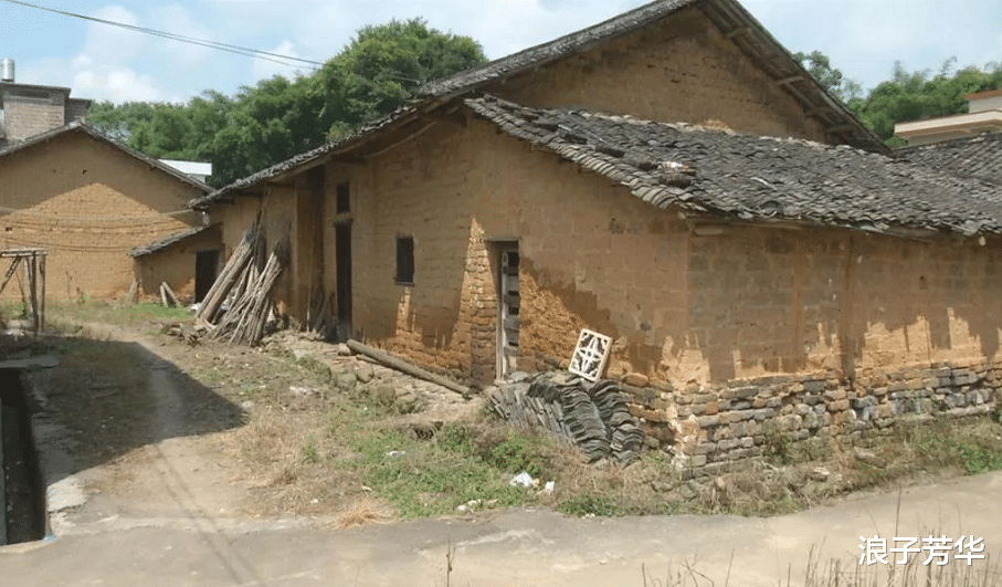 购房置业|尽量不要回农村建房子,除非你现在住在农村,农村空置的新房很多
