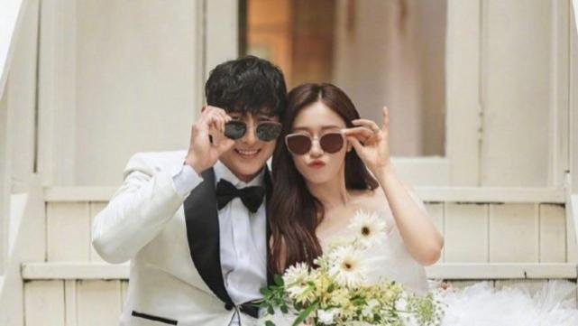 朴智妍|朴智妍与棒球选手黄载均今日举行婚礼，两人婚纱照曝光浪漫幸福