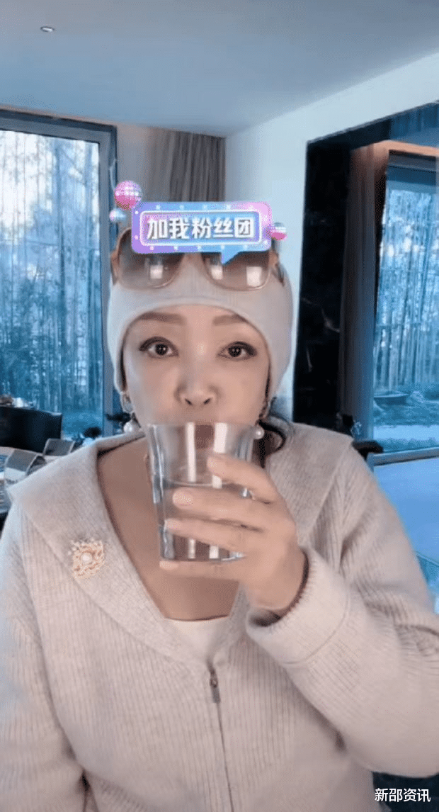 张兰|张兰确诊新冠,身体多处不适仍直播,一旁工作人员未戴口罩引热议