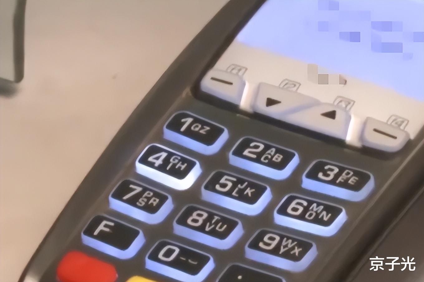 江苏一男子垫钱帮女邻居买家具,要求还钱遭拒:是你自愿送我的