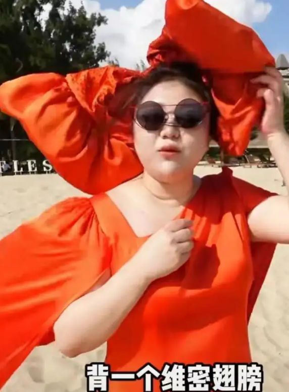 杨天真|杨天真晒怼脸自拍，自爆体重250斤，网友：屏幕装不下了