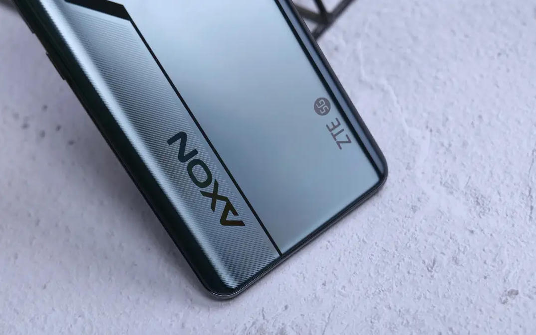 摄像头|吴京代言，骁龙870+真全面屏，屏下摄像头手机跌至1789元