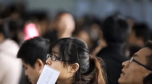 职业教育|卷烟厂成香饽饽，名校毕业生当流水线工人，结果被嘲读书无用