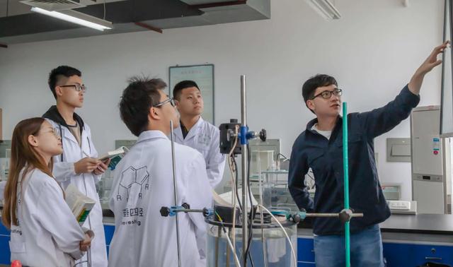 佛系|导师的佛系管理风格,受到研究生吐槽,真实原因却令二本生汗颜