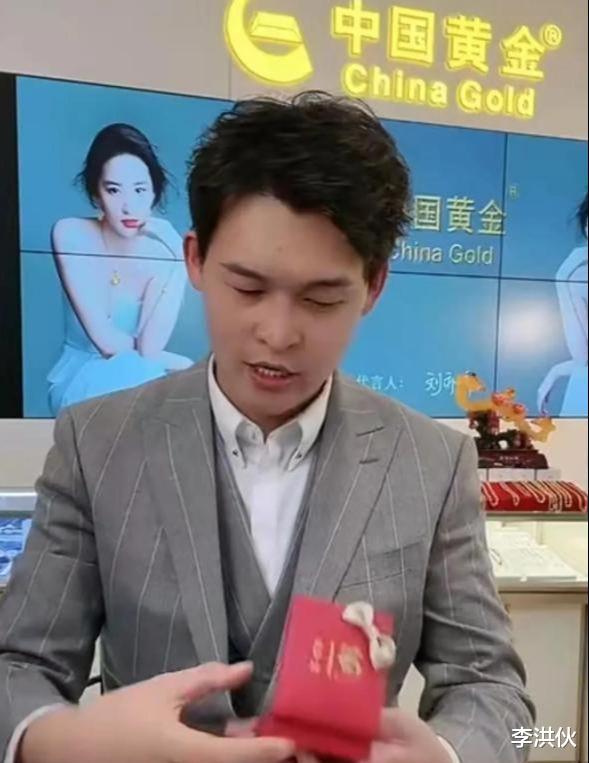 疯狂|挂羊头卖狗肉，以“标错价”为噱头疯狂赚钱的明星，还委屈得不行