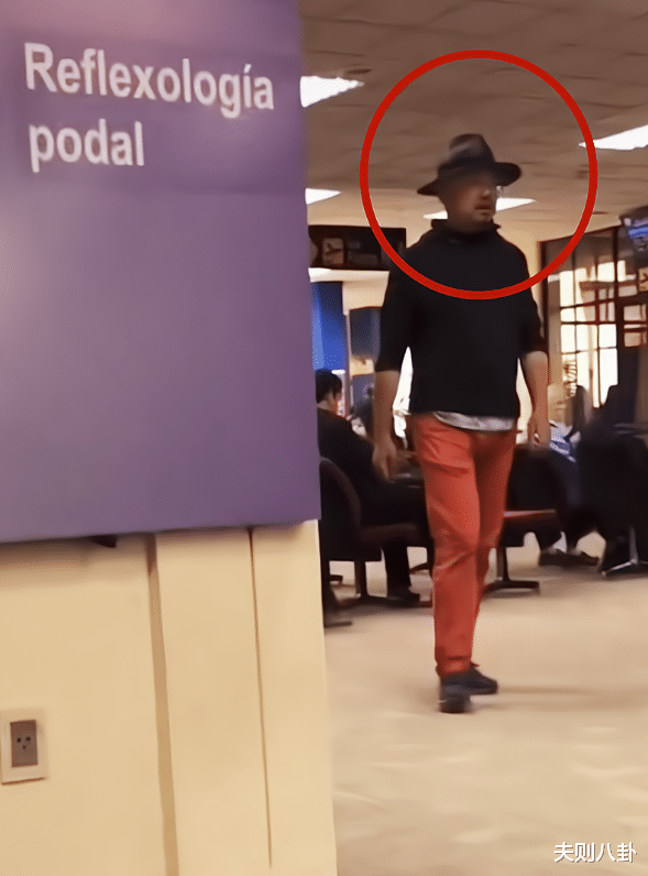 冯小刚|冯小刚定居美国?徐峥一家现身海外机场,因不合影遭辱骂