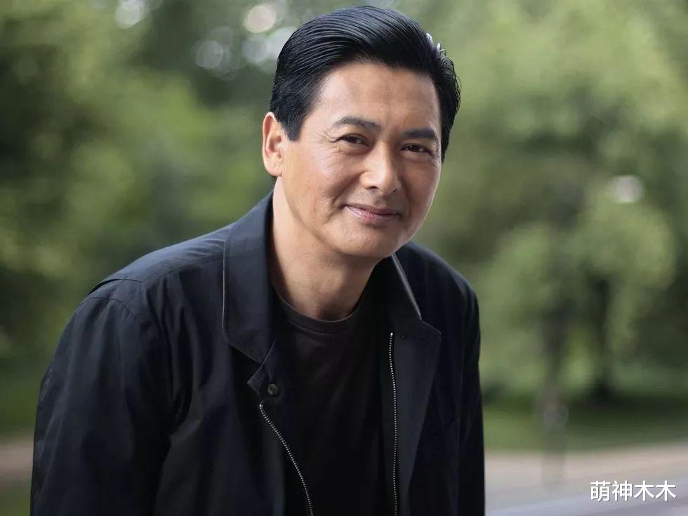 周润发|67岁周润发近况曝光,街头慢跑主动和路人打招呼,本人瘦成闪电