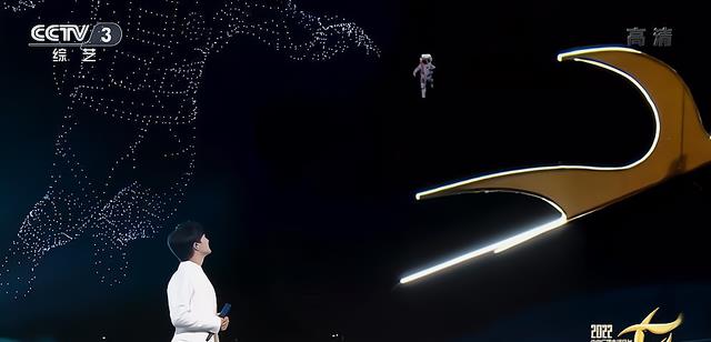 周深|央视2022七夕晚会,周深献唱《如愿》教科书式唱功,彻底征服官媒