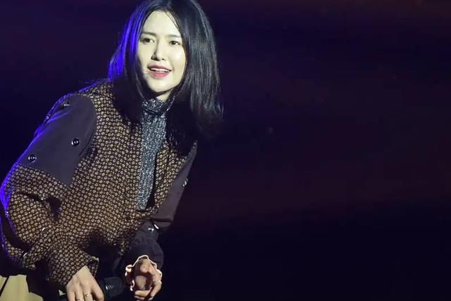 谭维维|这首歌是谭维维的领域,她占了大部分的唱段,声音完全盖住心凌