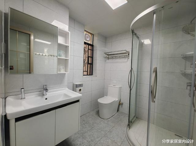 135平现代简约风格，全屋稳重大气，一家六口生活在一起很幸福！