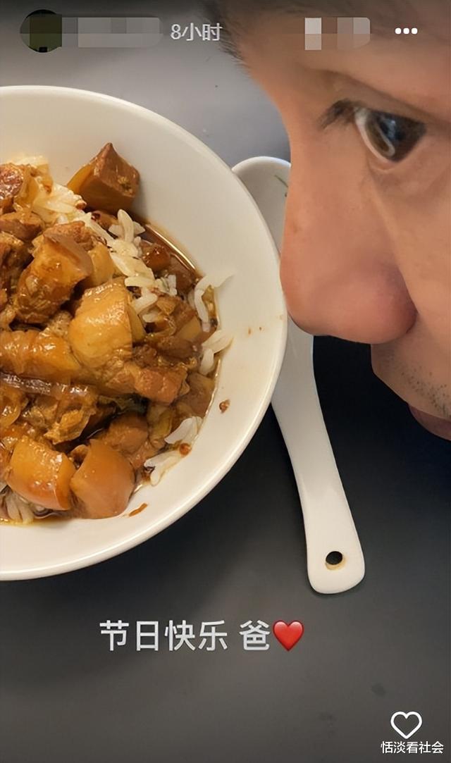 陈坤|陈坤儿子晒照庆祝父亲节，与爸一同吃卤肉饭，20岁陈尊佑越长越帅