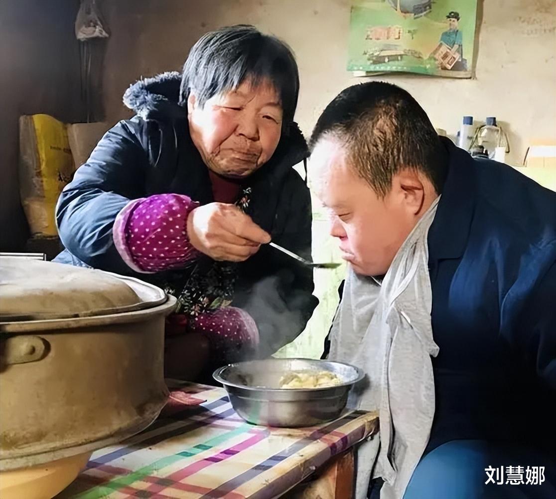 2017年广东83岁母亲买安眠药,毒害亲生儿子后自首:你们惩罚我吧