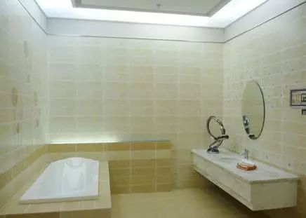 贴瓷砖时,万万要让工人做多这一步,懊悔我家装错吃了大亏