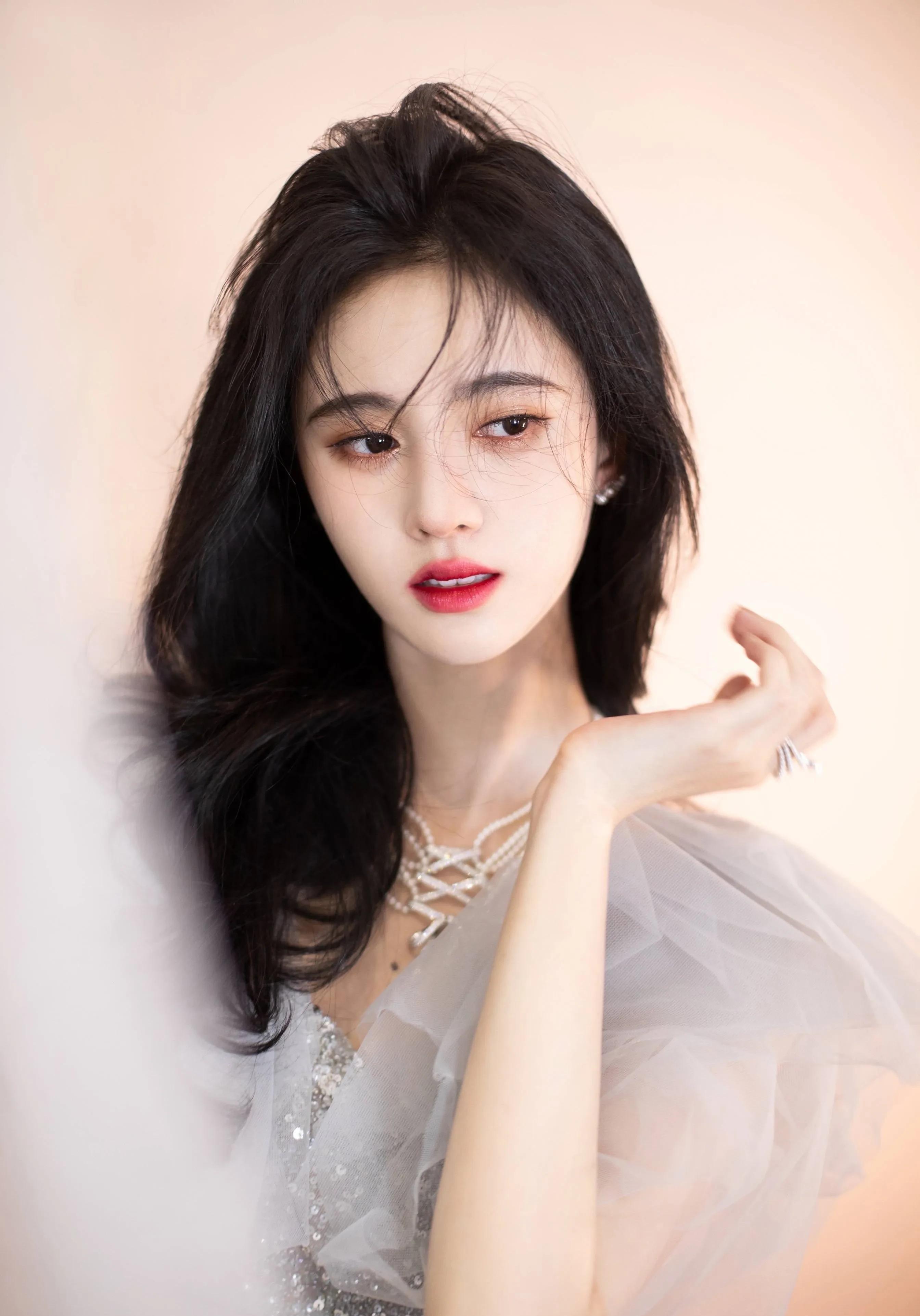 鞠婧祎|鞠婧祎，古风容颜，清新脱俗的气质，千年美女的她，你心动吗？