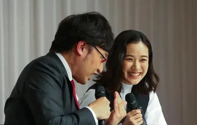 苍井优|“森系女神”苍井优：36岁官宣怀孕消息，老公却因太丑上了热搜