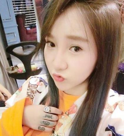 钻戒|“50万钻戒”卖出白菜价?带货网红一本正经地“演戏”,该管管了