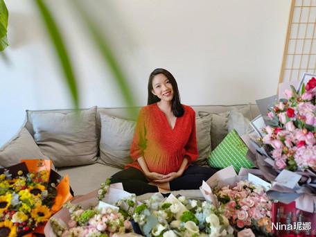 张梓琳|张梓琳这身材太有优势！穿长裙配6万开衫看秀，头小身长合影没对手