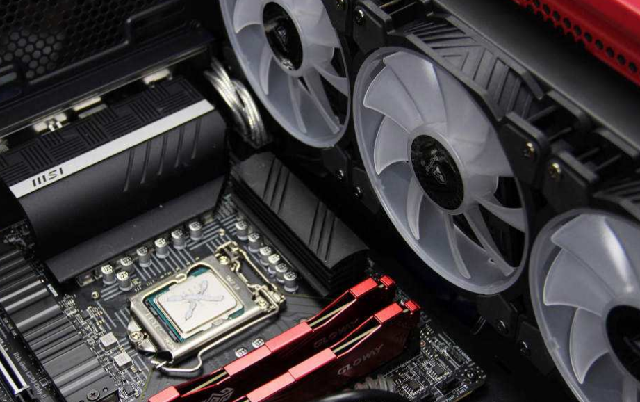 中国电信|显卡这个20系目前绰绰有余，笔记本1060流畅，玩个大作也不是很费劲