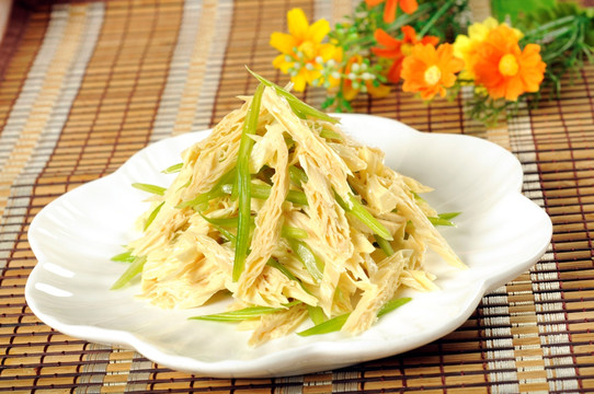 长裙 减肥必备的家常菜分享（4腐竹拌香芹）