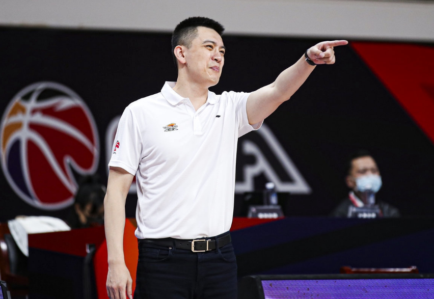辽宁男篮|李洪庆下大棋？高诗岩练级归来，拒送出顶薪合同，或将组最强辽宁