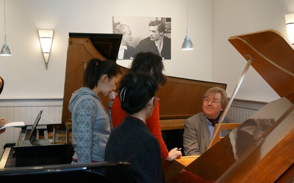 线上一对一大师课系列——汉诺威音乐戏剧与媒体学院钢琴教授格里特·齐特巴特