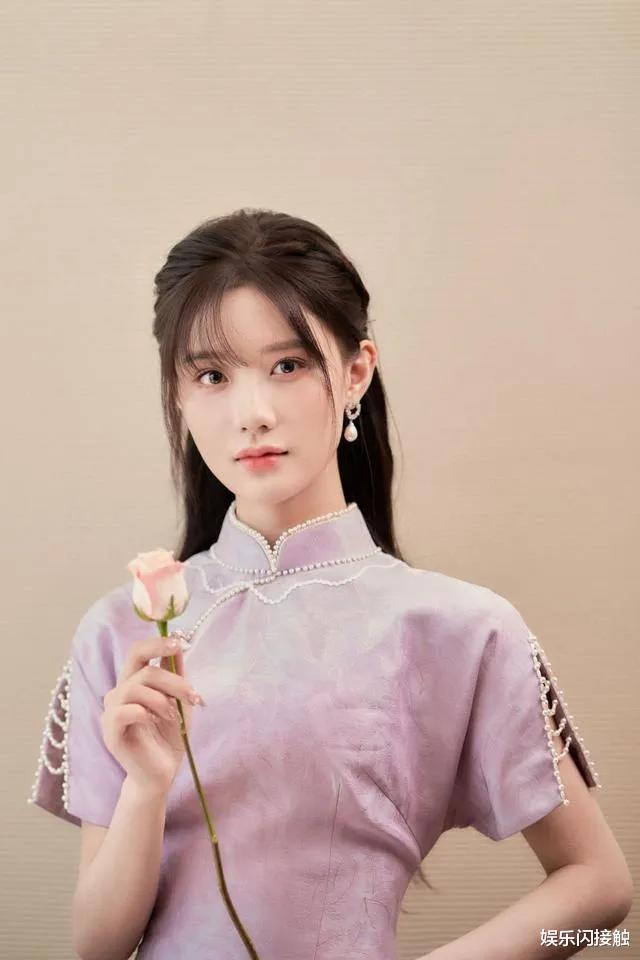 陈意涵|“全糖初恋脸”陈意涵，穿旗袍尽显东方古典美，显得她俏丽又甜美