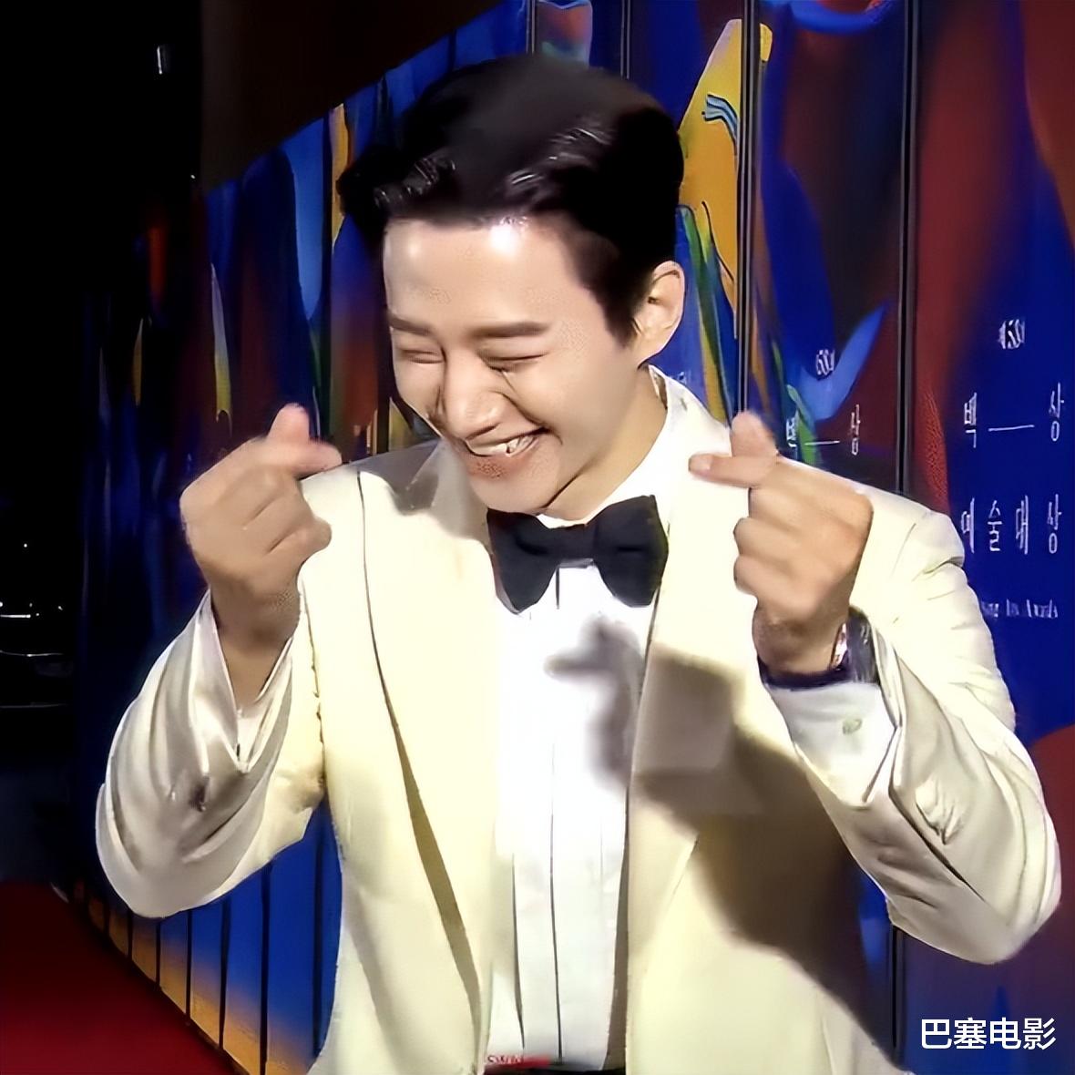 百想大赏红毯：林允儿惊艳，秀智美貌被束缚，朴宝剑腮肿了两个大