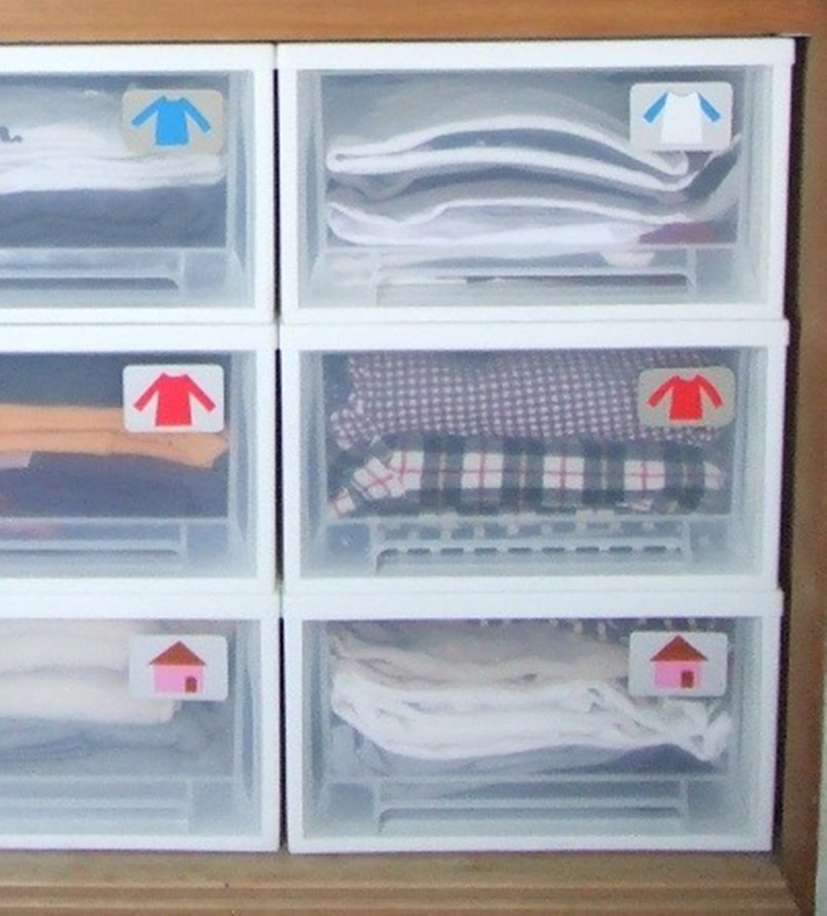 不需要柜体了,衣柜内部“4组合”,看似很简陋,实则省钱又省事