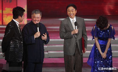 春晚|14次一等奖,冯巩在春晚上的表现,一点都不弱于赵本山