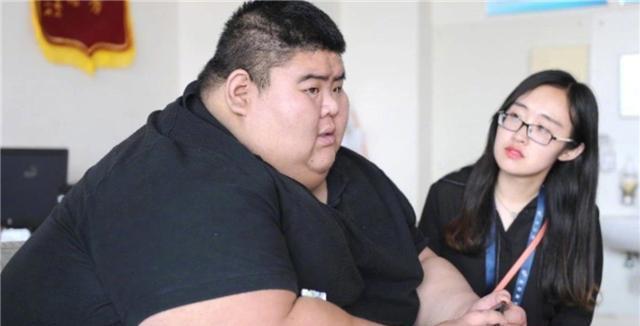抱得美人归 中国第一胖王浩楠，减肥成功后，抱得美人归，妻子颜值高身材好