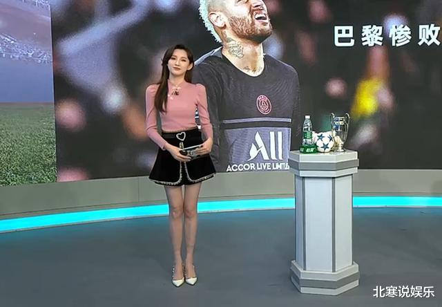 马凡舒|春晚主持马凡舒工作照曝光！穿超短裙秀漫画腿，五官精致鼻梁高挺