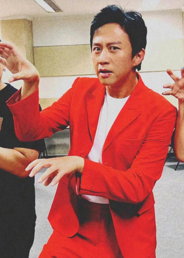 冬奥_北京冬奥|邓超春晚舞台上的“多动症”，真正原因找到了：他在跟撒贝宁互动