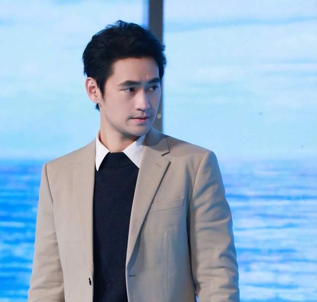 秦岚|胡歌官宣隐婚生女，透露妻子只是个圈外人，唐嫣袁弘工作室发文祝福