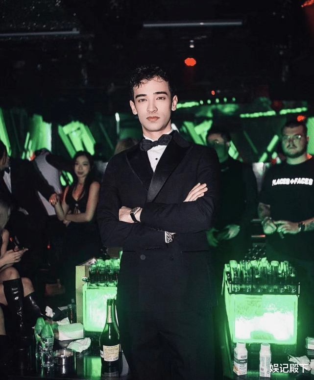 韦唯|住豪宅办盛宴仨儿子太优秀，58岁韦唯好不潇洒，大儿子履历超牛